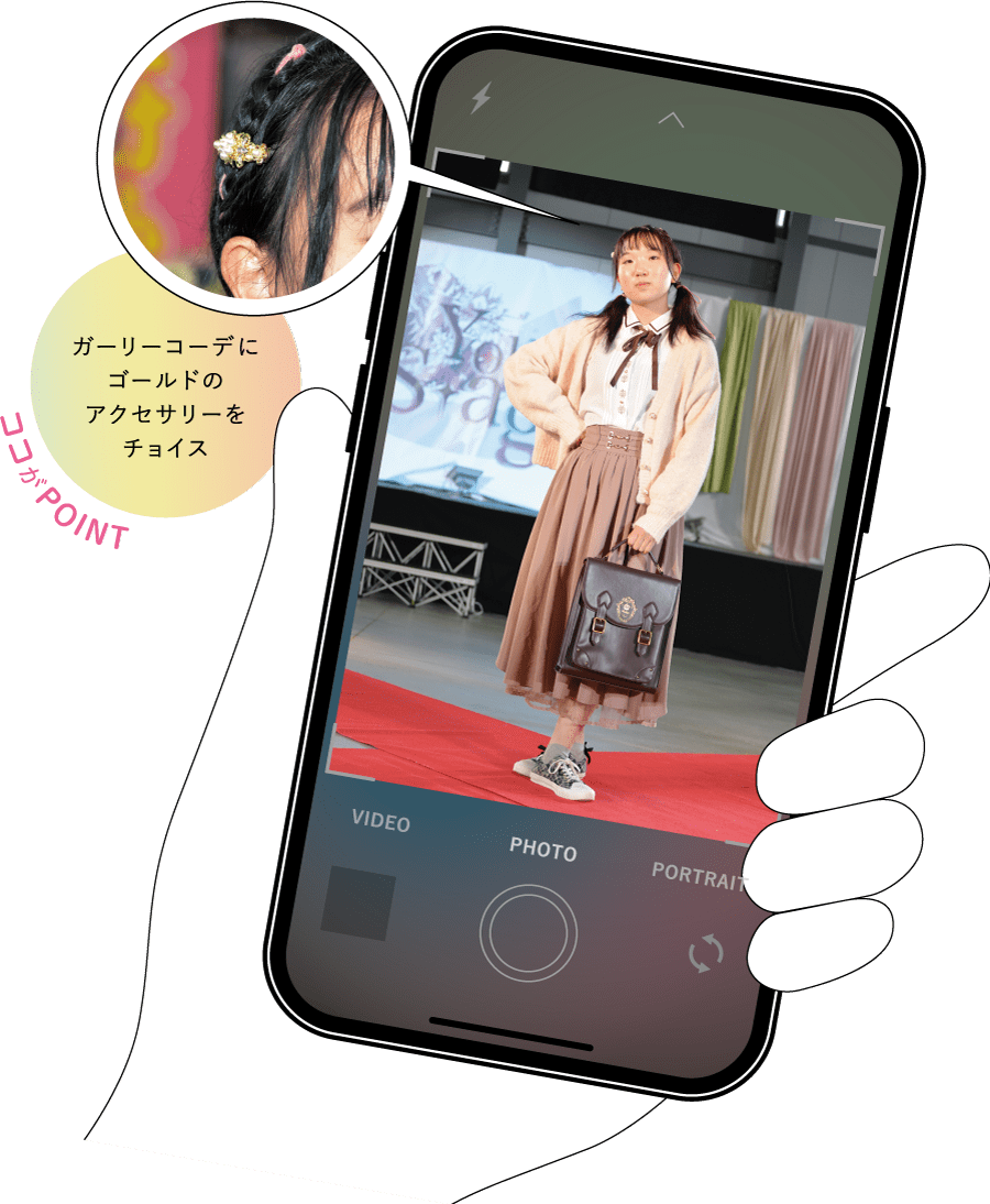 ココがPOINT｜ガーリーコーデにゴールドのアクセサリーをチョイス