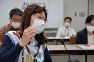 発表中の長谷川智子教授