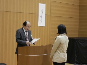 修了証書授与の様子