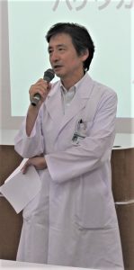 司会を担当する岩野医学図書館長
