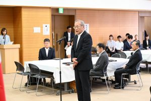寄附者代表挨拶を行う田中代表取締役会長