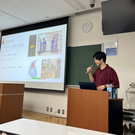 報告する山岸さん（左）と吉田さん