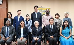学長表敬問の様子