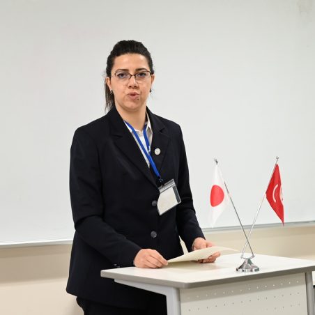 研修員代表挨拶をするアロイ　ハミダ氏