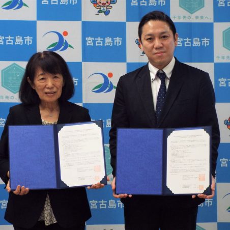 写真左から 宮古島市教育委員会・前泊直子教育長代理、福井大学連合教職大学院・木村優研究科長