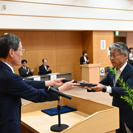 贈呈式の様子