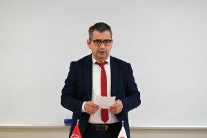 研修員代表挨拶をするアズディーン氏