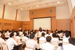 一居利博福井大学理事による開講挨拶