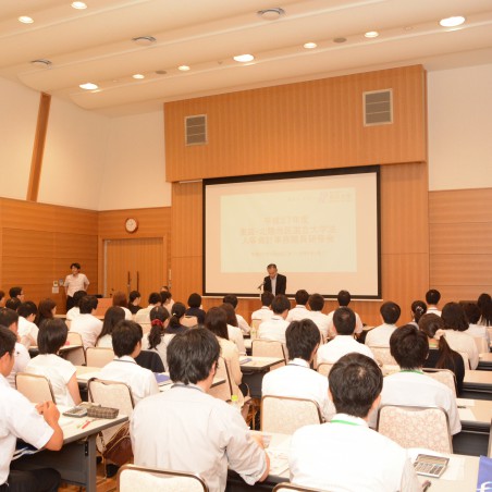 一居利博福井大学理事による開講挨拶