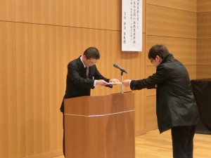 修了証書授与の様子