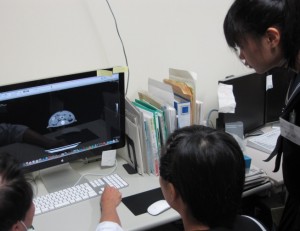 ＣＴ画像を解析する様子