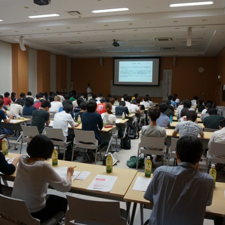 サークルリーダーシップの１コマ（片山教授による講演会）