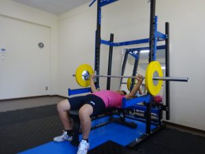 トレーニングを行う学生