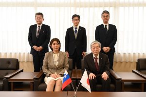 会談後の集合写真