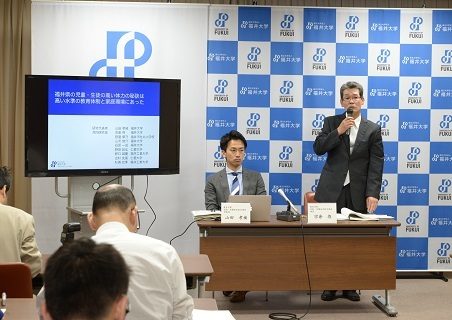 記者発表を行う教育学部の山田孝禎准教授ら