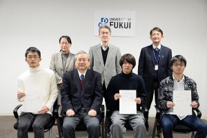 生協奨学金決定通知の授与式の様子