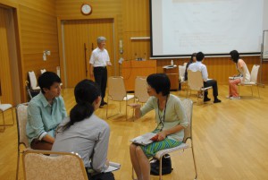 グループに分かれて「聴く」力を養った