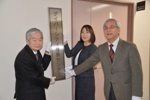 上田学長、磯見智恵学長補佐、末副学長