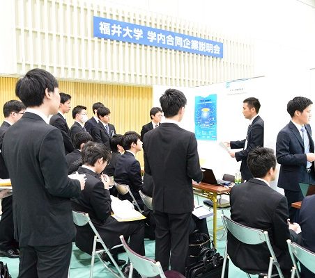 学内合同企業説明会1日目