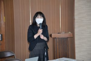 講演する酒井明子教授