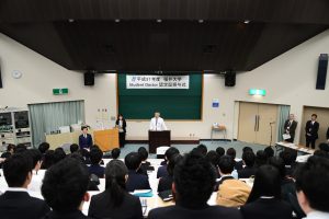 腰地病院長による式辞