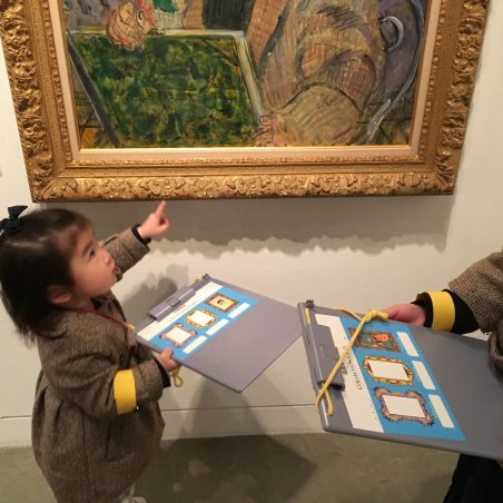 子ども美術館を楽しむ幼児