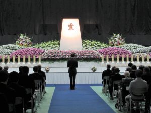 御遺骨返還式（内木医学部長の追悼の言葉）