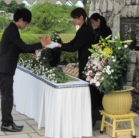 午前中に行われた納骨式