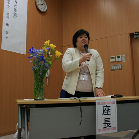 講演する橘幸子研究会会長・看護部長