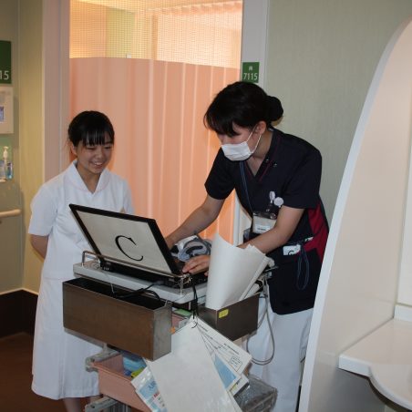 病棟でのカルテ記録見学