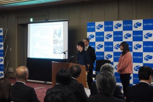 国際地域学部１年の安江さん