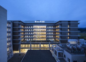 A棟西面外観(夜景写真)