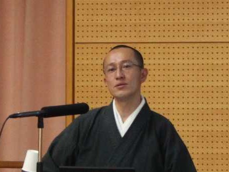 講演する佐々木氏