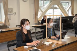 講演会に聞き入る本学大学院生の学生防災サポーター
