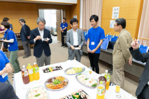 昼食懇談会の様子3