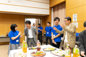 昼食懇談会の様子11