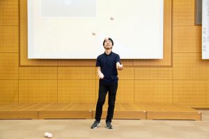ジャグリング同好会acRueによるパフォーマンス2
