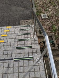 保健管理センター外階段（施工後）