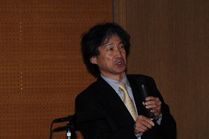 基調講演をする北海道大学　鈴木　誠教授