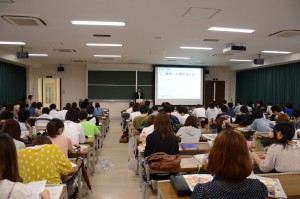 講座には多くの学生が参加しました。