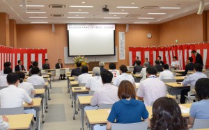 国・県の代表者や多くの医療関係者が出席した開設式の様子