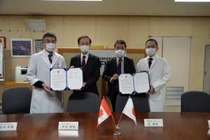 調印後の記念撮影