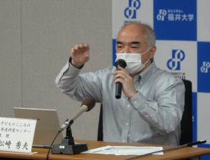 記者発表する松﨑教授