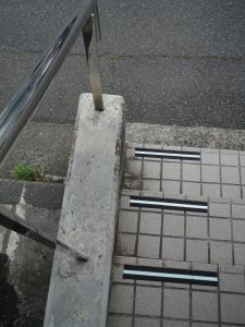学生支援センター外階段の様子（施工後）
