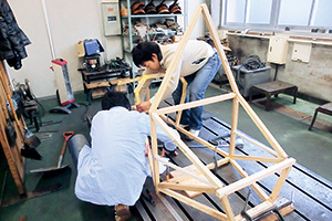 フレーム模型を木で製作