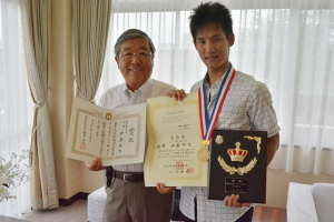 眞弓学長に優勝の報告