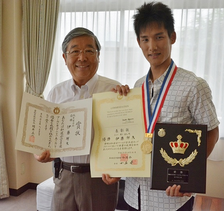 眞弓学長に優勝の報告